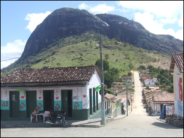 Cidade de Guaratinga onde boa parte das famílias são sustentadas por aposentados e população vive praticamente ociosa